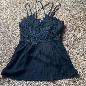 XS black flowy top